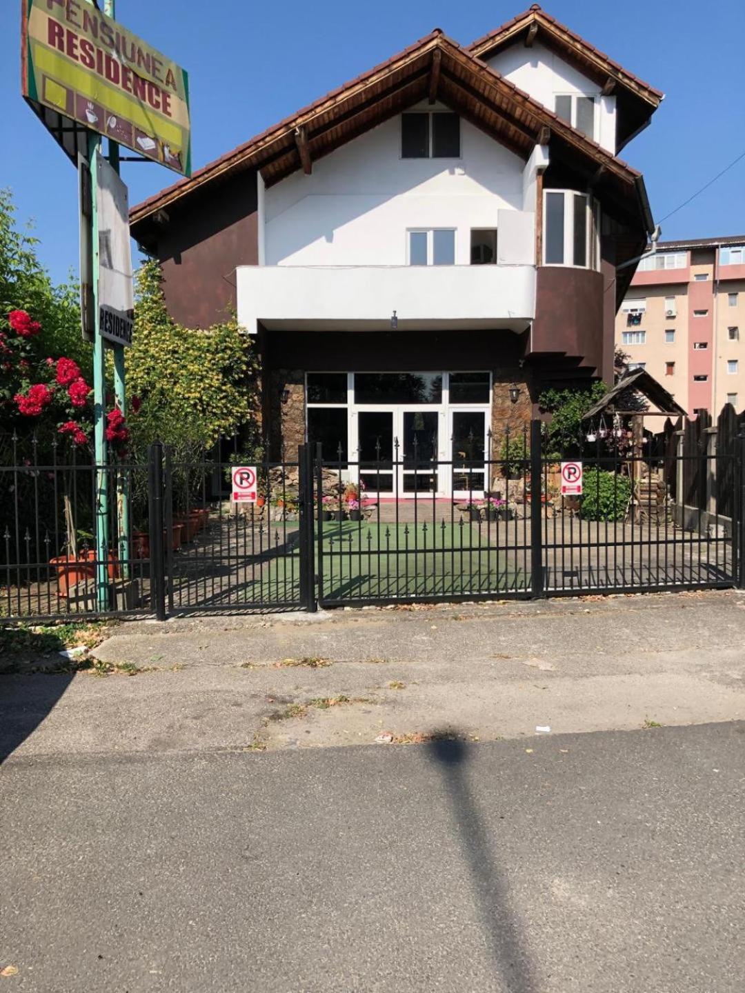 Pensiunea Residence Ramnicu Valcea Exterior photo