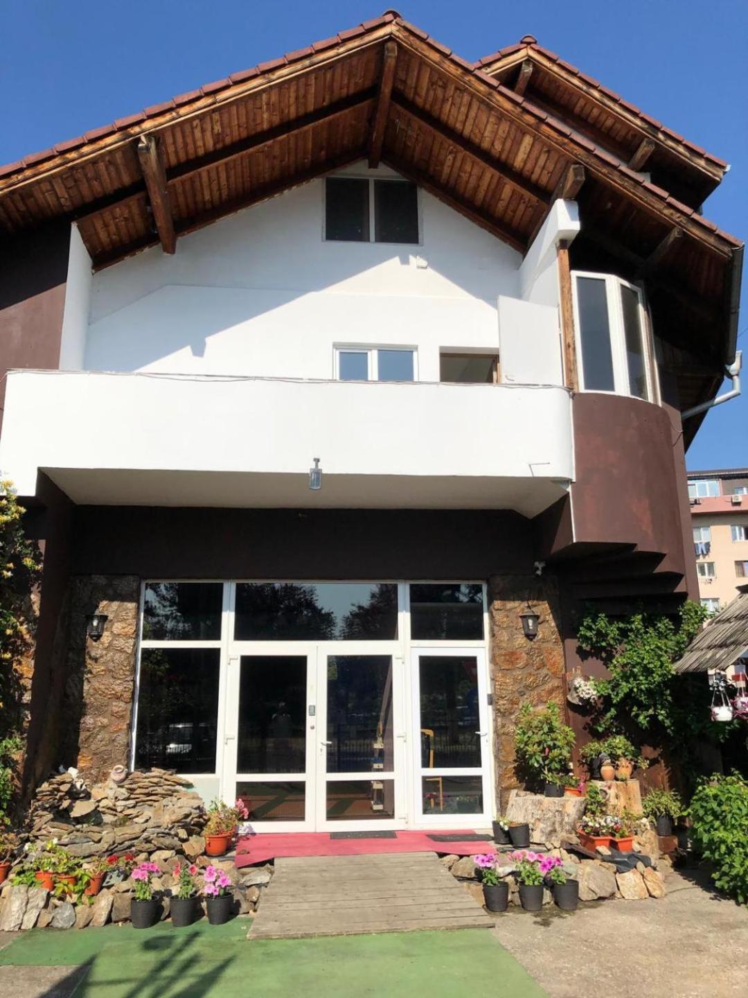Pensiunea Residence Ramnicu Valcea Exterior photo